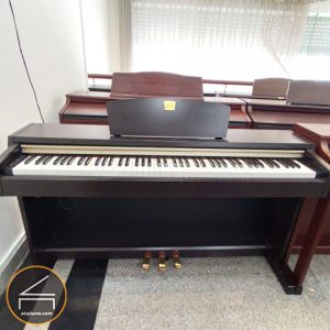 Yamaha CLP 220R