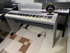 YAMAHA P85