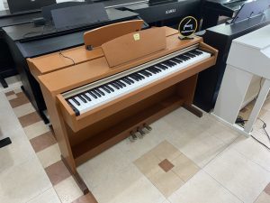 Yamaha CLP 220C