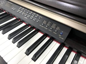 Yamaha CLP 240R