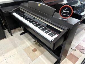Yamaha CLP 240R