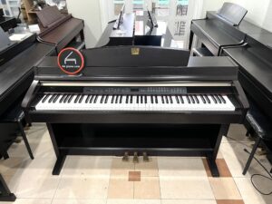 Yamaha CLP 240R