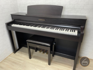 YAMAHA CLP 575