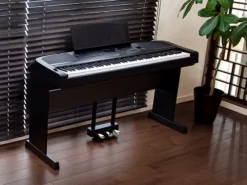 Yamaha DGX 670B