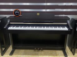 Yamaha CLP 330R