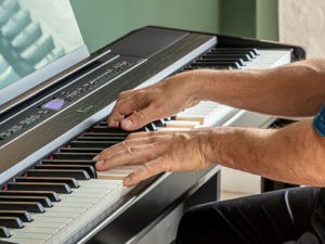 Yamaha P525