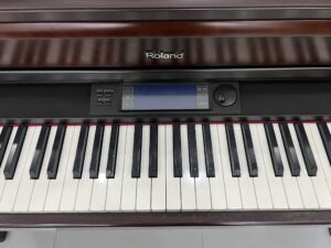 Roland Hp 557R