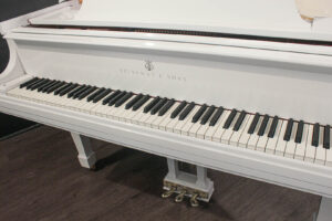 Steinway & Sons S 152