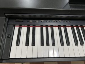 Yamaha CLP 560
