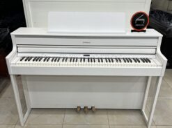 Roland HP 704 Wh